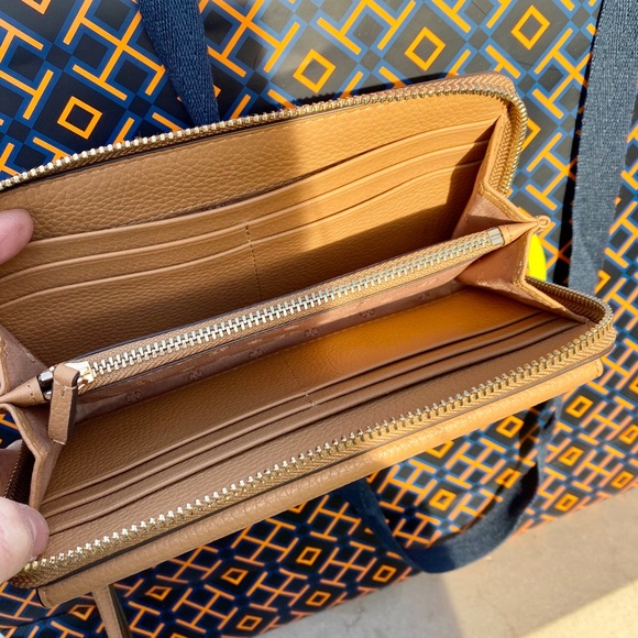 💯🆕Tory Burch wallet/clutch/wristlet/leather🆕tan - Picture 3 of 3